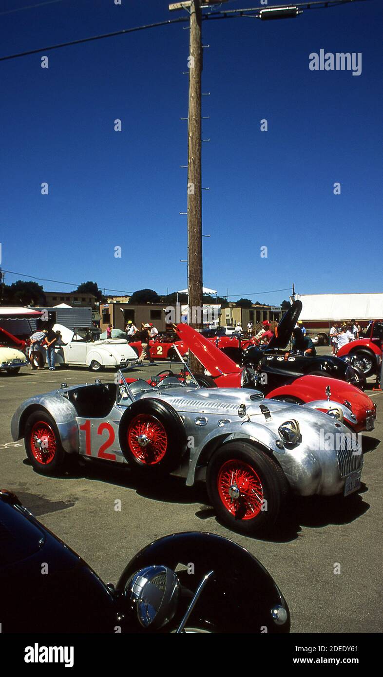 Allard Race voitures dans le paddock à l'historique de Monterey Courses sur le circuit de Laguna Seca California USA 1990 Banque D'Images