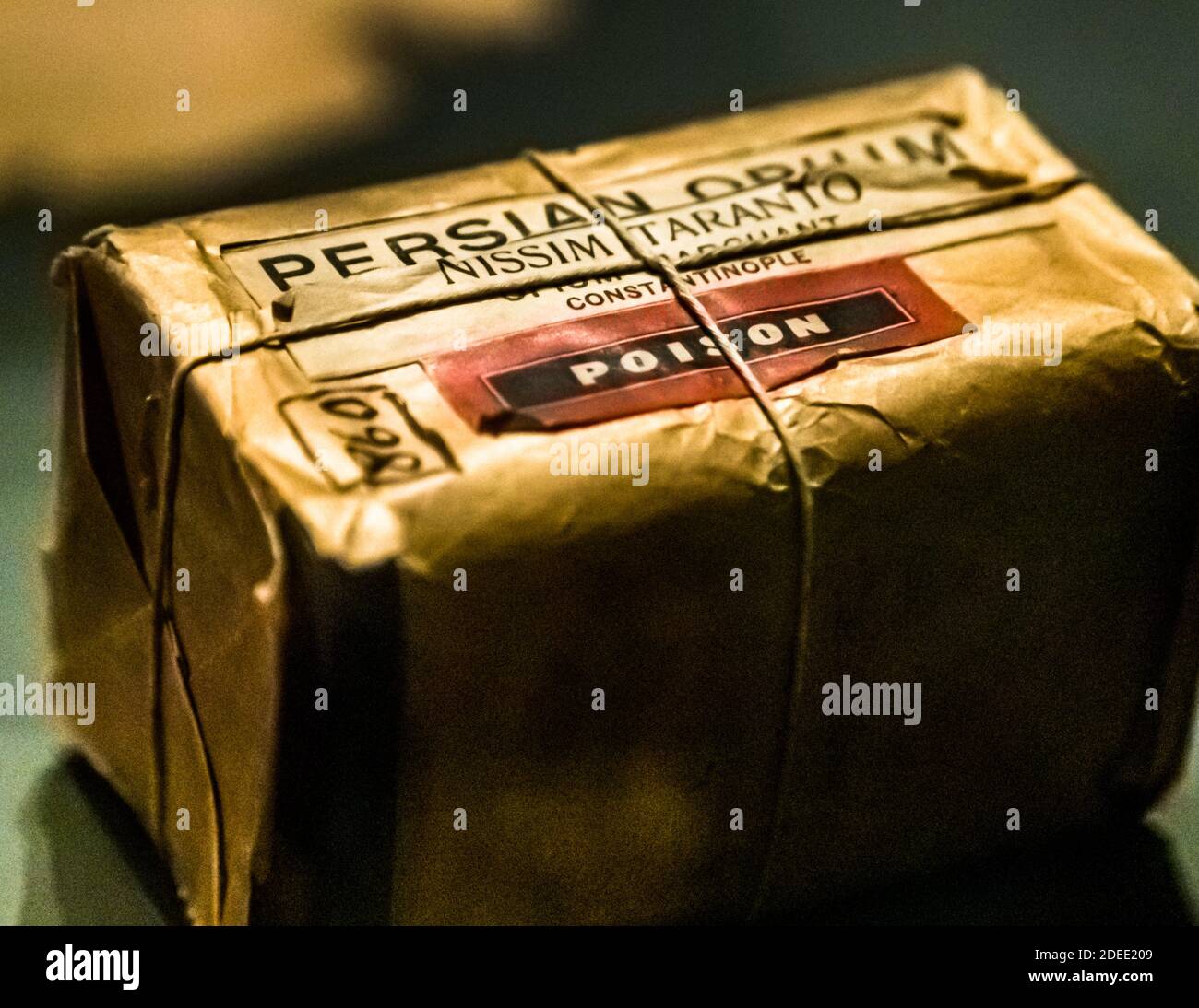 Exposition Nietzsche au Musée historique de Bâle, Suisse. Paquet original d'opium persan comme Nietzsche l'a consommé Banque D'Images