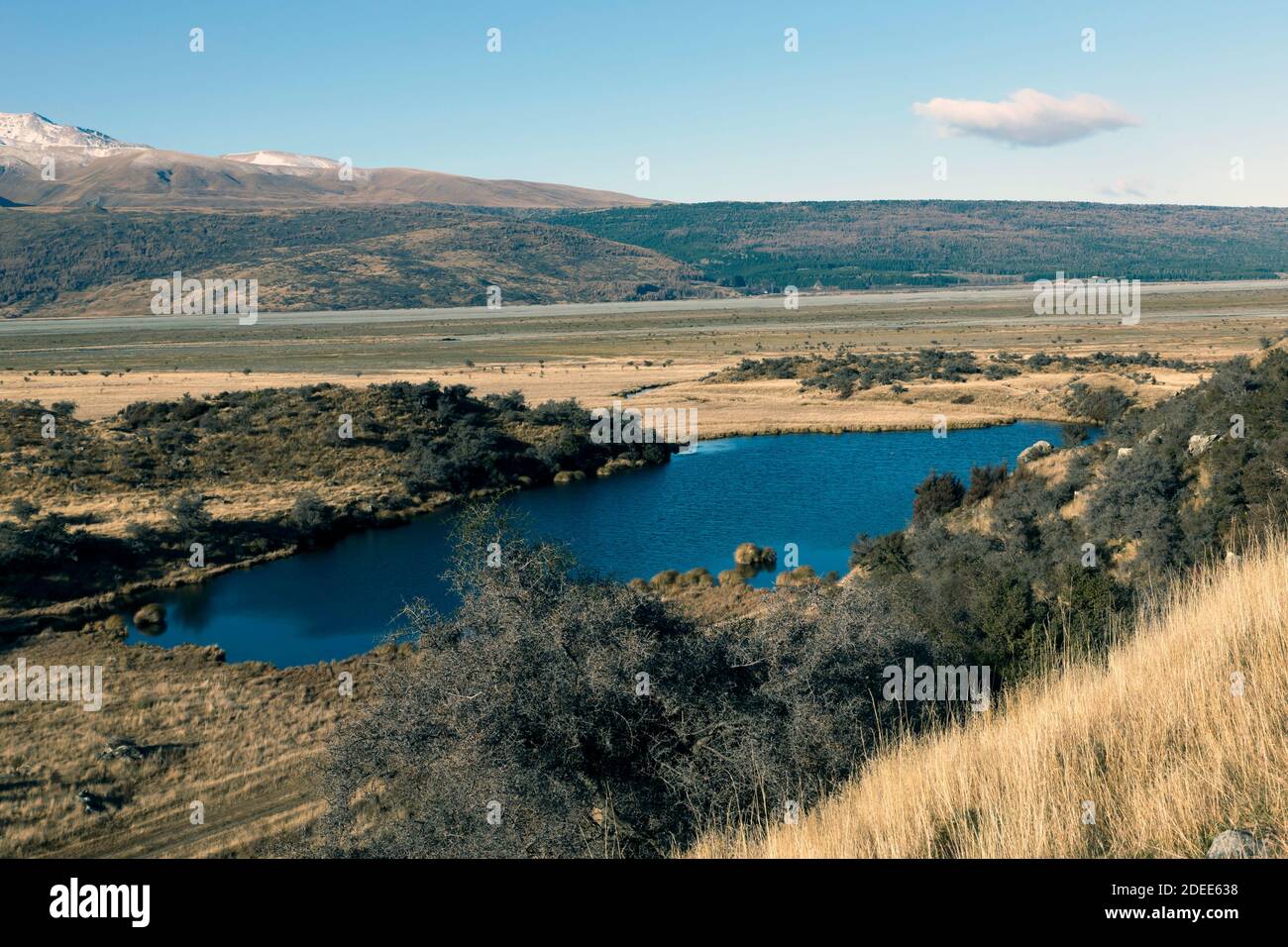 Vue sur la rivière Tasman qui traverse la vaste vallée de Tasman à fond plat dans les Alpes du Sud, Île du Sud, Nouvelle-Zélande Banque D'Images