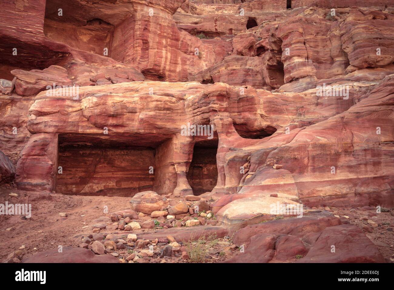 Petra, Jordanie. Maison en grès à Petra, la capitale de l'ancien Royaume nabatéen. Banque D'Images