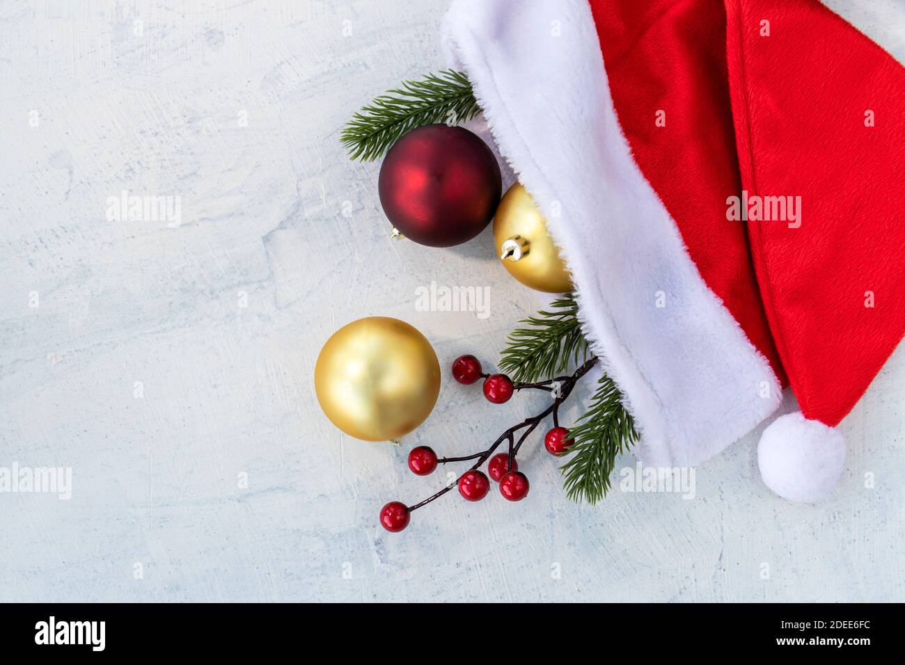 Ensemble De Noël Pour Hommes Chapeau En Fibre De Polyester Rouge Pantalon Haut En Polyester Costumes De Vacances Du Père Noël