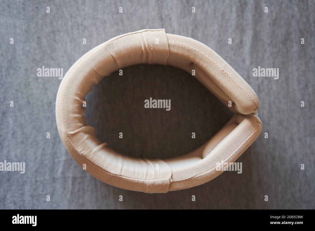 Col orthopédique pour la colonne cervicale. Bandage de cou Banque D'Images