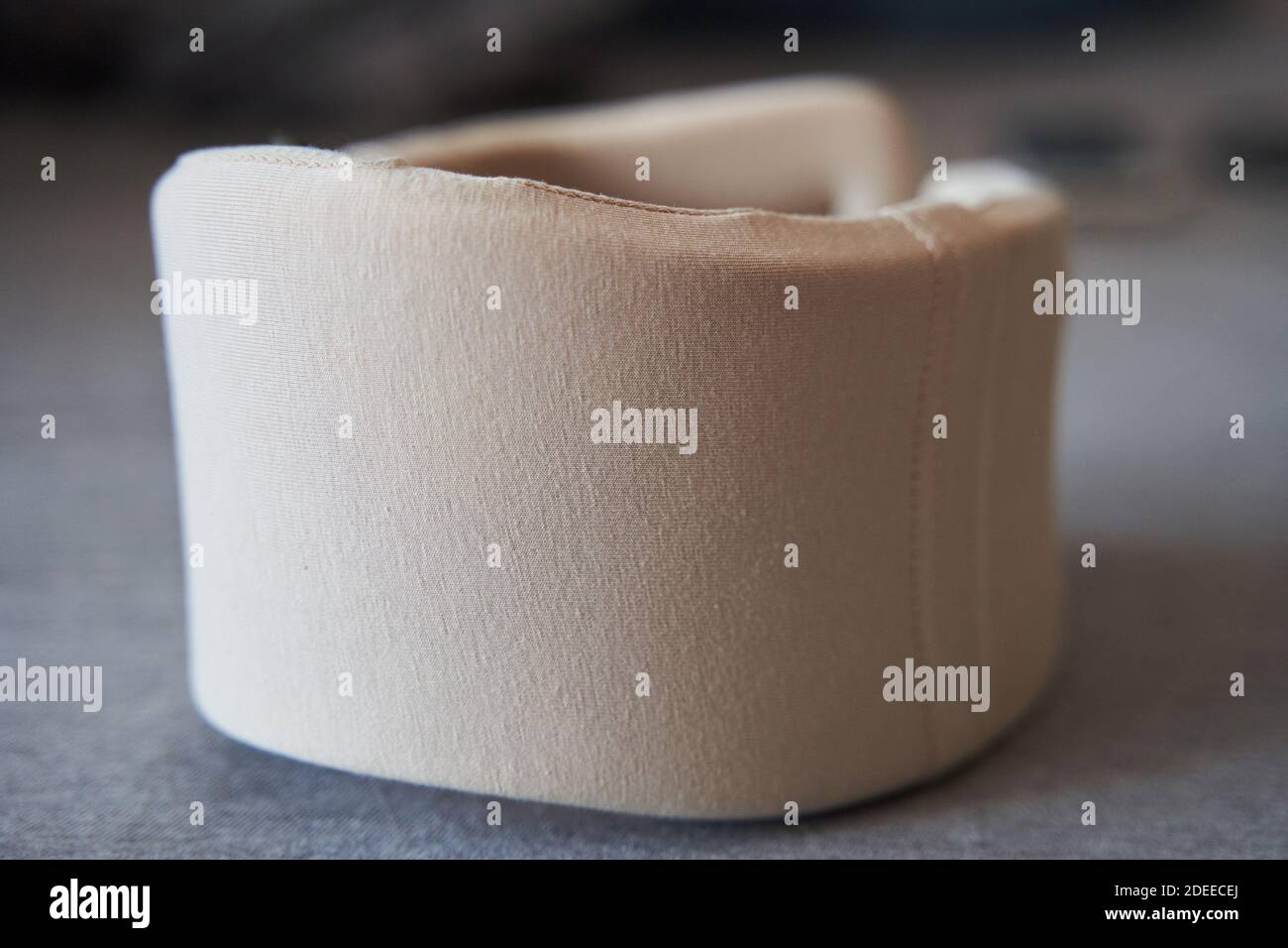 Col orthopédique pour la colonne cervicale. Bandage de cou Banque D'Images
