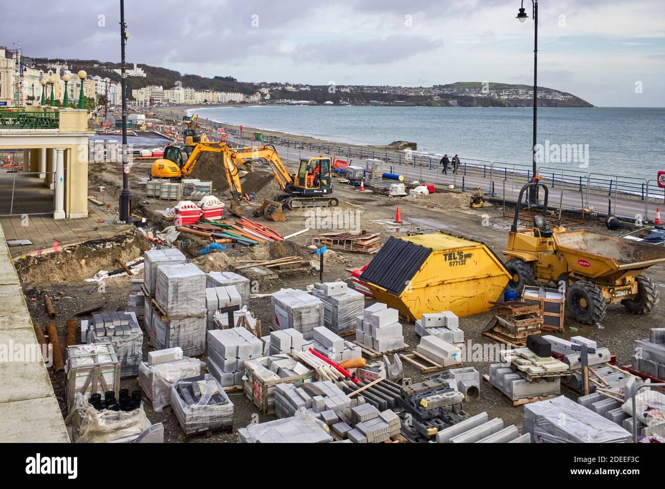 Travaux routiers chaotiques sur le remplacement de la promenade Douglas, à l'île de Man, qui dure deux ans Banque D'Images