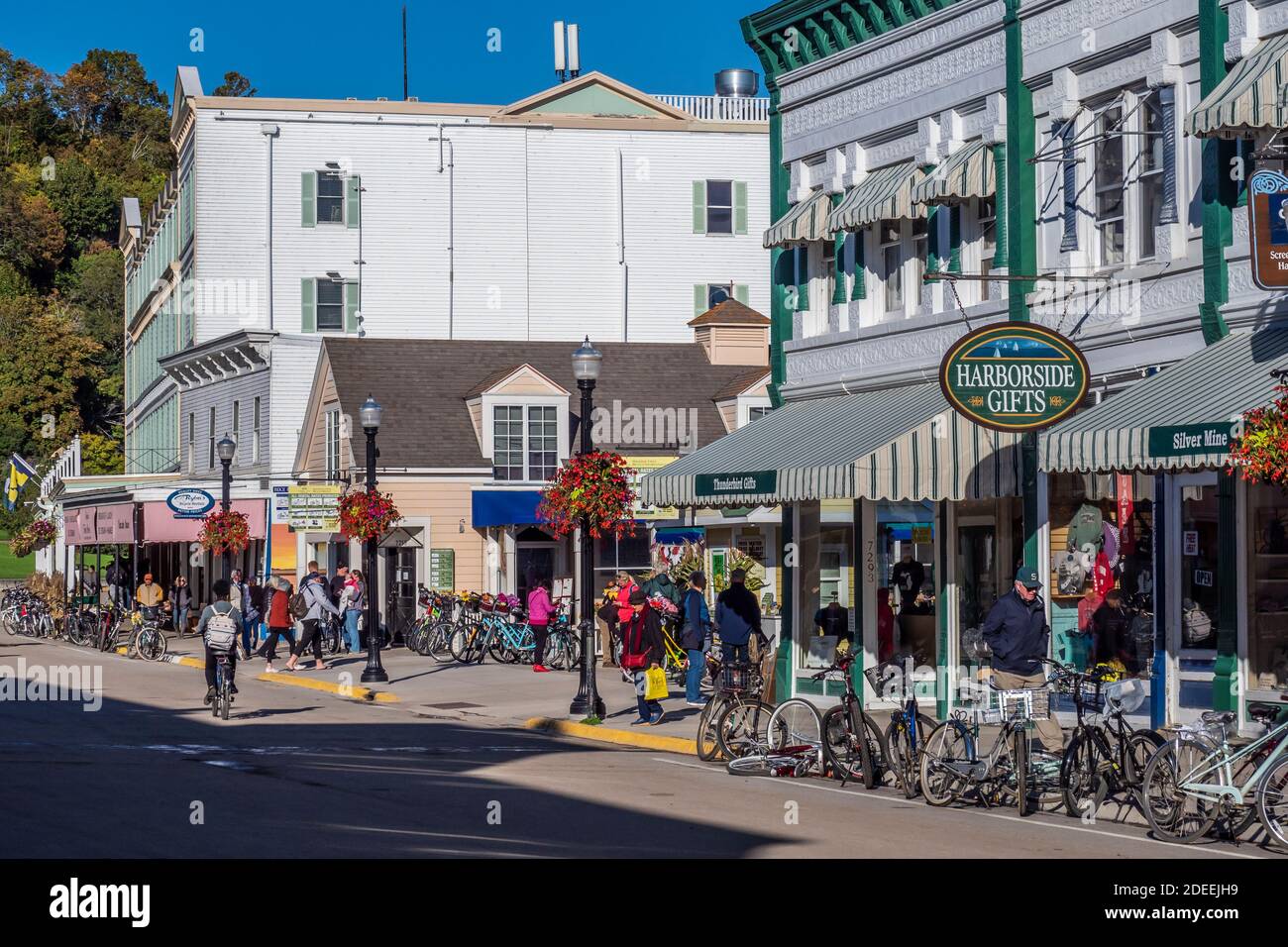Boutiques le long de main Street, Mackinac Island, Michigan. Banque D'Images