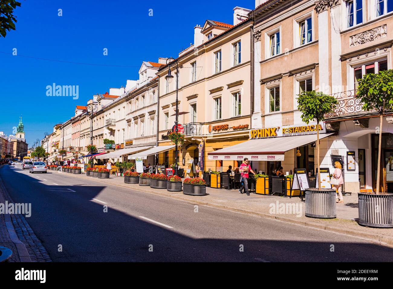 La rue animée et centrale de Nowy Swiat avec bars et restaurants. Varsovie, Pologne, Europe Banque D'Images