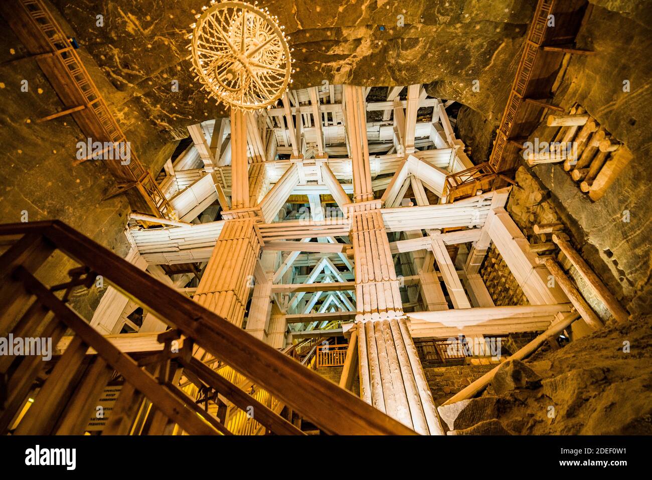 Structure en bois utilisée dans la construction. Le bois a été peint en blanc avec de la chaux pour empêcher la corrosion. La mine de sel de Wieliczka dans la ville de Wieliczka, ainsi Banque D'Images