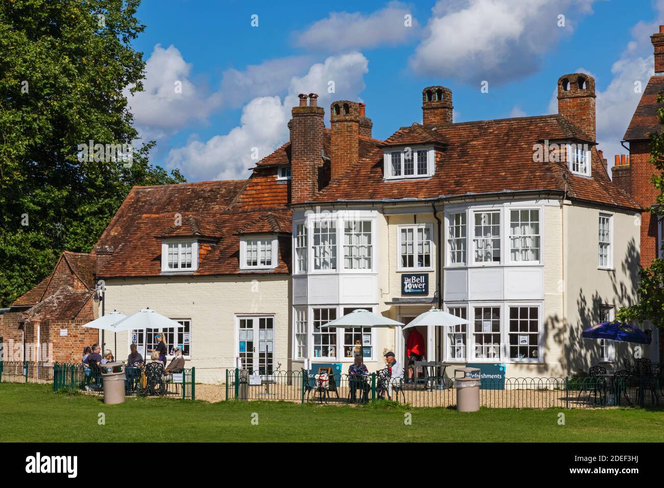 Angleterre, Wiltshire, Salisbury, Salisbury Cathedral Close, The Bell Tower Tea Room Banque D'Images