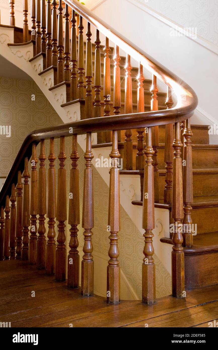 Escalier dans la maison des années 1860 Banque D'Images
