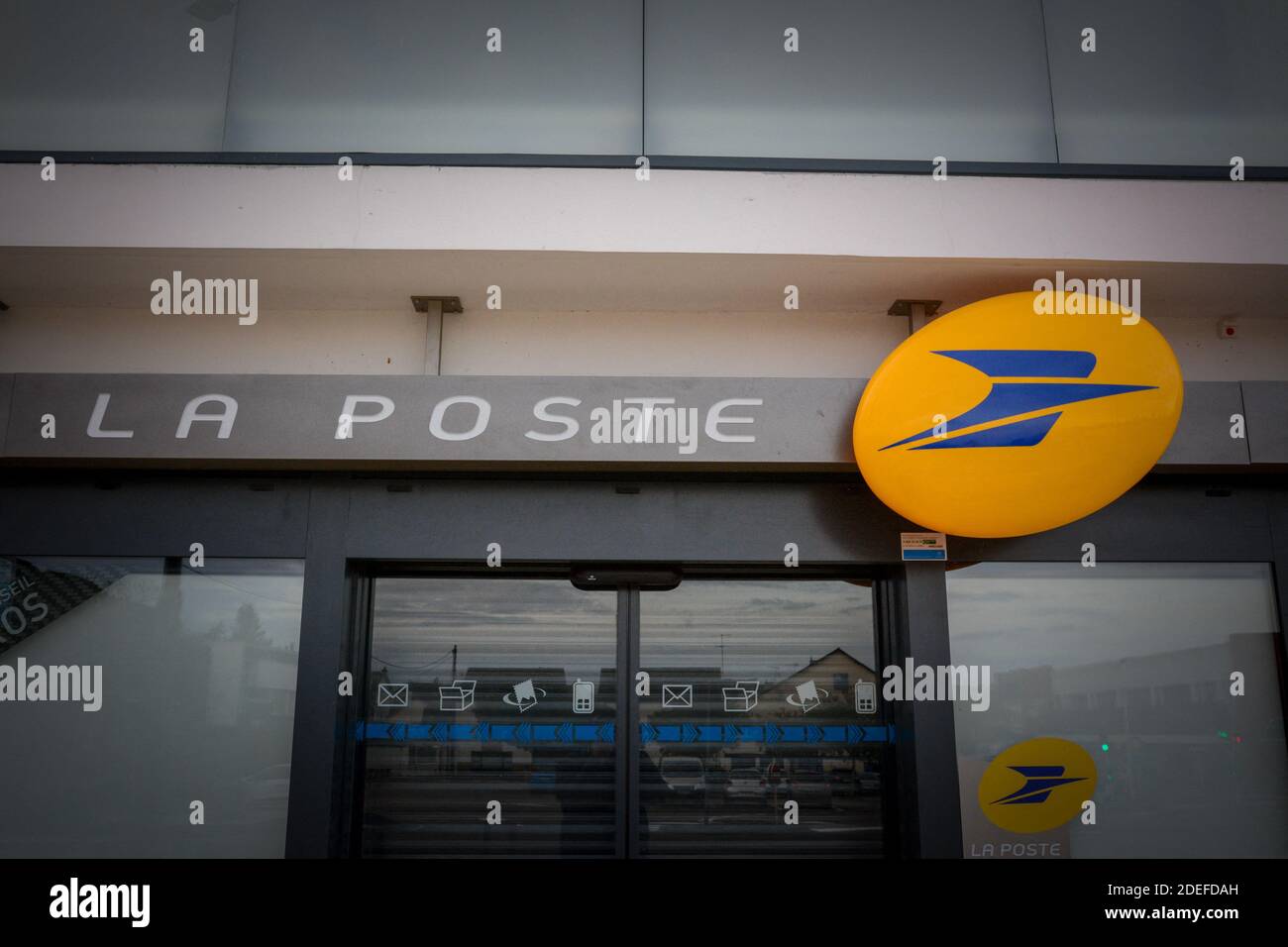 Bureau de poste du service de poste français "la poste" le 4 avril 2019 à  Ancenis, dans l'ouest de la France. Photo de Ronan Houssin/ABACAPRESS.COM  Photo Stock - Alamy