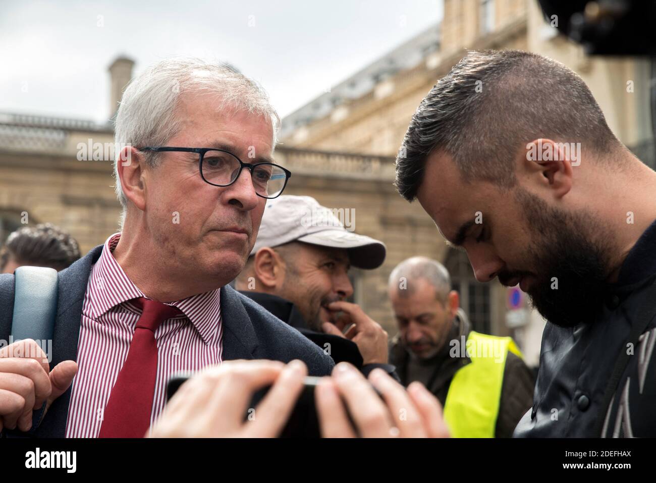 Manifestation des gilets jaunes devant le Sénat à Paris, France le 9 avril 2019 contre la privatisation des aéroports de Paris. Photo de Denis Prezat/avenir photos/ABACAPRESS.COM Banque D'Images