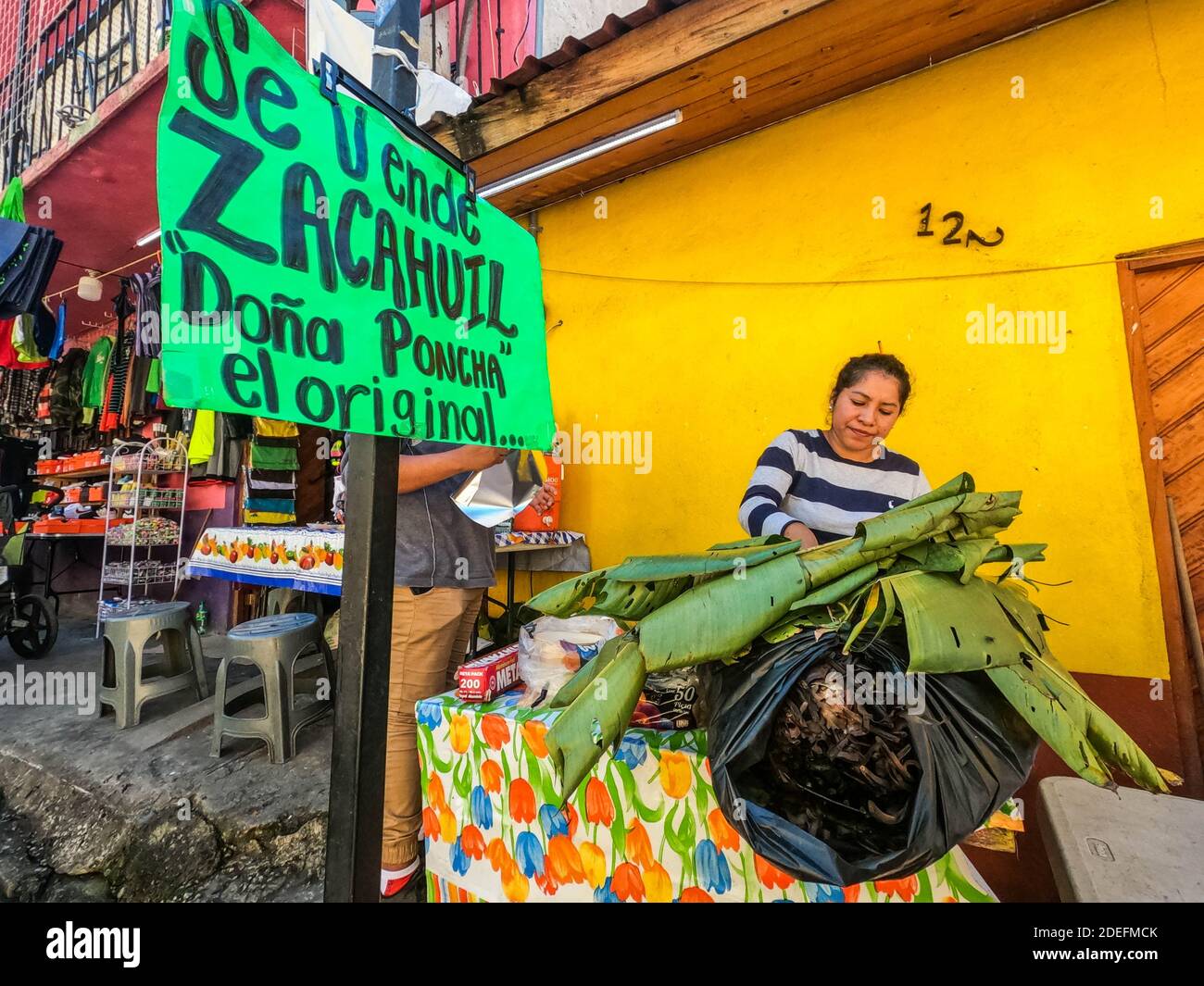 Zacahuil, la célèbre cuisine locale de Xilitila, San Luis Potosi, Mexique Banque D'Images