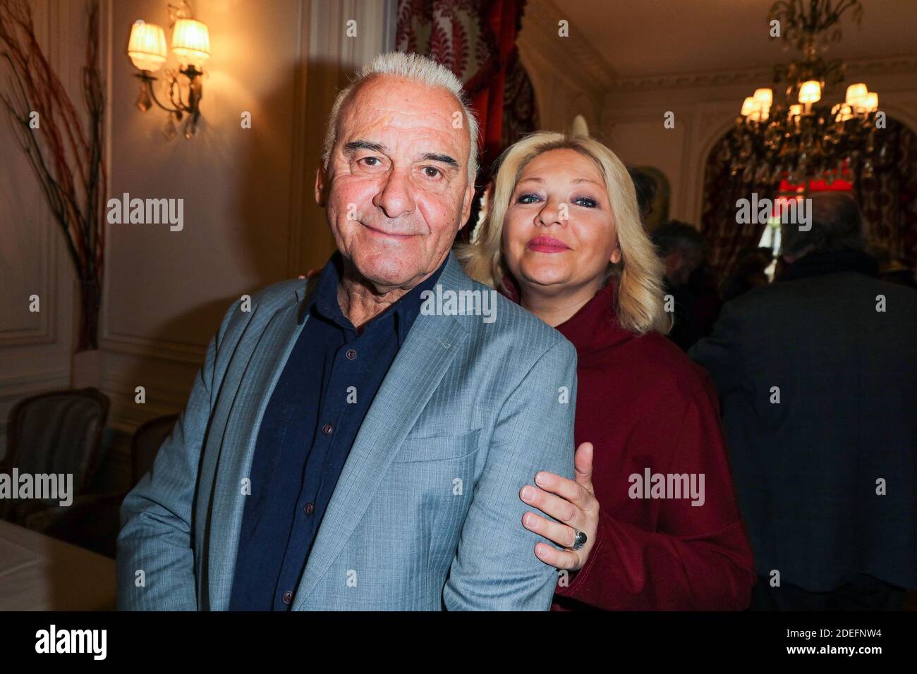 Michel Fugain et son épouse Sandra lors du lancement du livre Sardou Cores de Bastien Kossek publié par Ramsay Editions à l'Hôtel Raphael, Paris, France le 15 avril 2019. Photo de David Boyer/ABACAPRESS.COM Banque D'Images