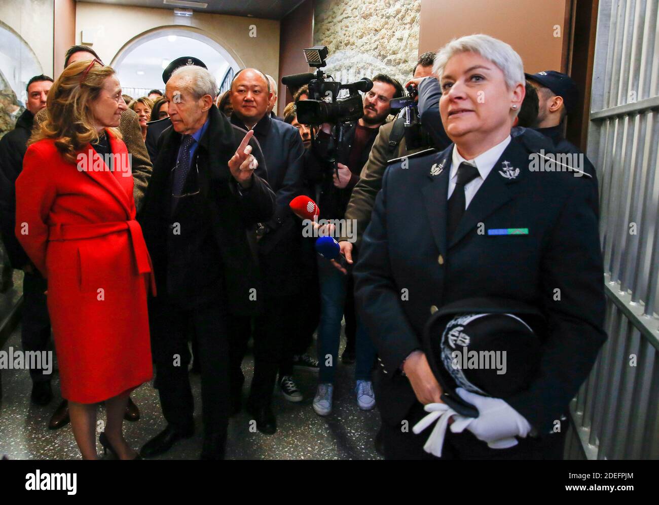 Nicole Belloubet Ministre de la Justice et Robert Badinter et Christelle Rotach Directeur de la prison maison arret de la Sante visitant les cellules lors de l'inauguration de la Maison d'Arret de la prison de la Sante a Paris, France le 12 avril 2019. Photo de Vernier/JBV News/ABACAPRESS.COM Banque D'Images