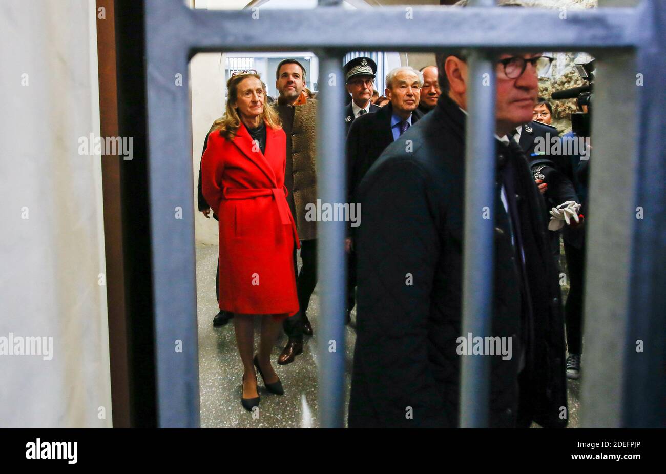 Nicole Belloubet Ministre de la Justice et Robert Badinter et Christelle Rotach Directeur de la prison maison arret de la Sante visitant les cellules lors de l'inauguration de la Maison d'Arret de la prison de la Sante a Paris, France le 12 avril 2019. Photo de Vernier/JBV News/ABACAPRESS.COM Banque D'Images