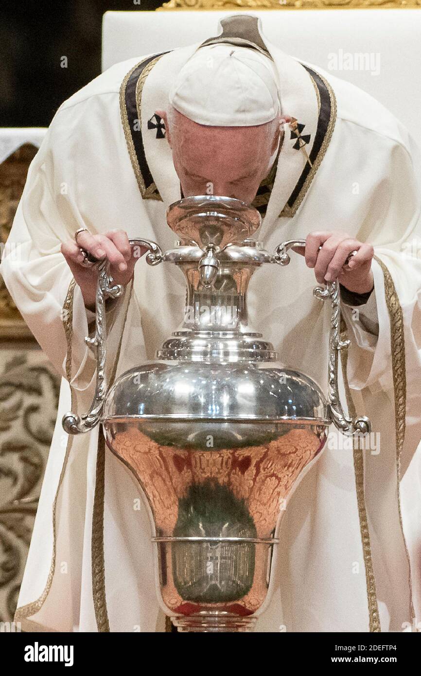 Le pape François assiste à la Messe de Saint-Chrism le jeudi 18 avril 2019 à la basilique Saint-Pierre au Vatican. Maundy jeudi est le Saint-chrétien tombant le jeudi avant Pâques, commémorant la Maundy et la Cène de Jésus-Christ avec les Apôtres. Photo par ABACAPRESS.COM Banque D'Images