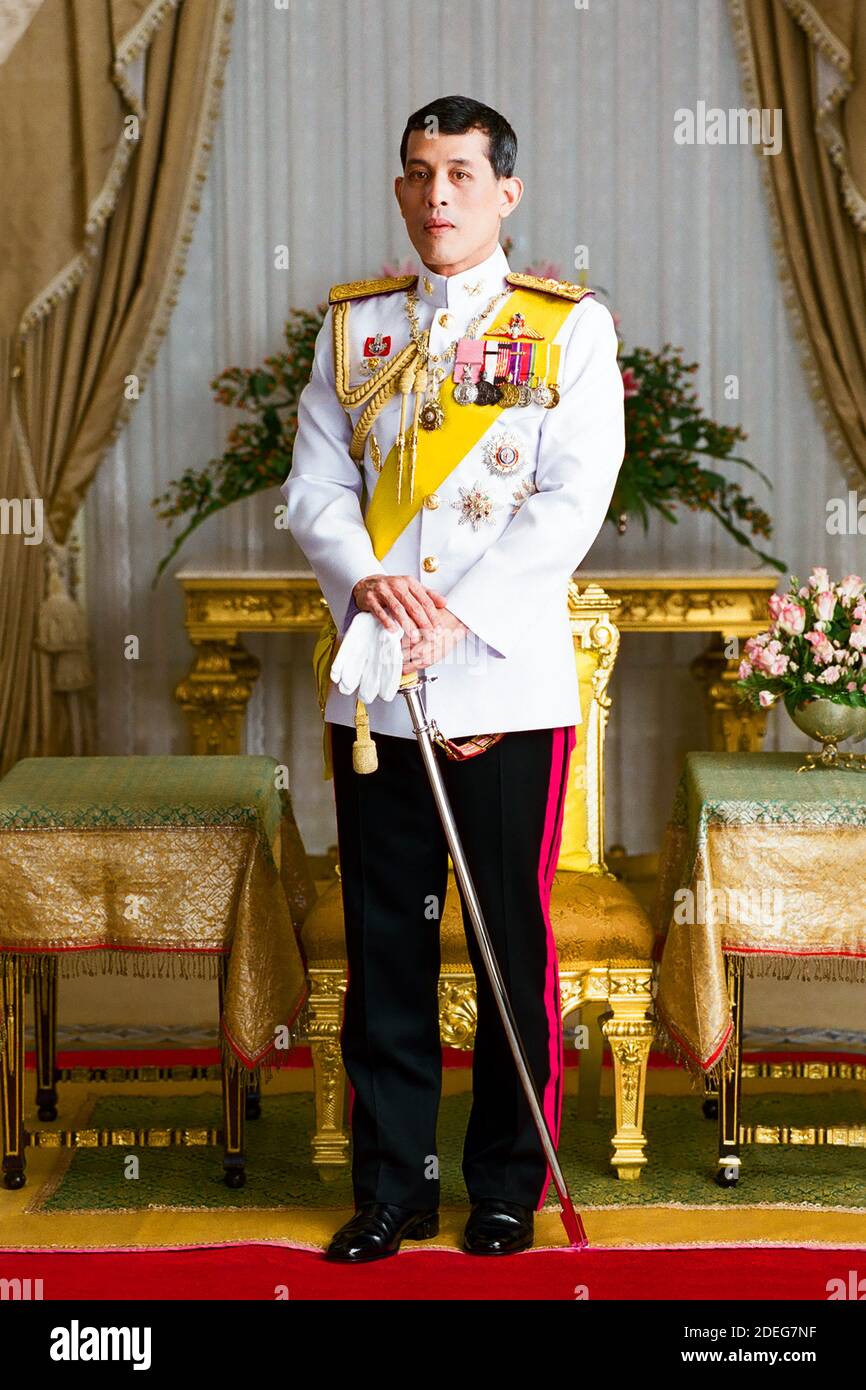 Photos de fichier non daté du Roi Thai Rama X en Thaïlande. La Thaïlande a tenu son premier couronnement pour la première fois en près de sept décennies comme le roi Maha Vajiralongkorn, également connu sous le nom de Rama X, a été couronné samedi après une période de deuil prolongée pour le roi Bhumibol Adulyadej, qui est décédé en octobre 2016 à l'âge de 88 ans. La cérémonie élaborée de trois jours aurait coûté environ 31 millions de dollars alors que le roi Vajiralongkorn tournait autour de certaines parties de Bangkok sur un palanquin royal après avoir été présenté avec une couronne de 7.3 kilogrammes d'or et un parapluie sacré à neuf niveaux. Document photo par ABACAPRESS.COM Banque D'Images