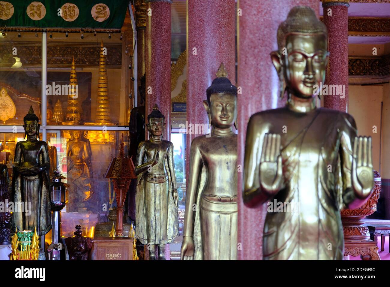 Cambodge Phnom Penh - statues de Bouddha d'or à Wat Ounalom Monastère Banque D'Images