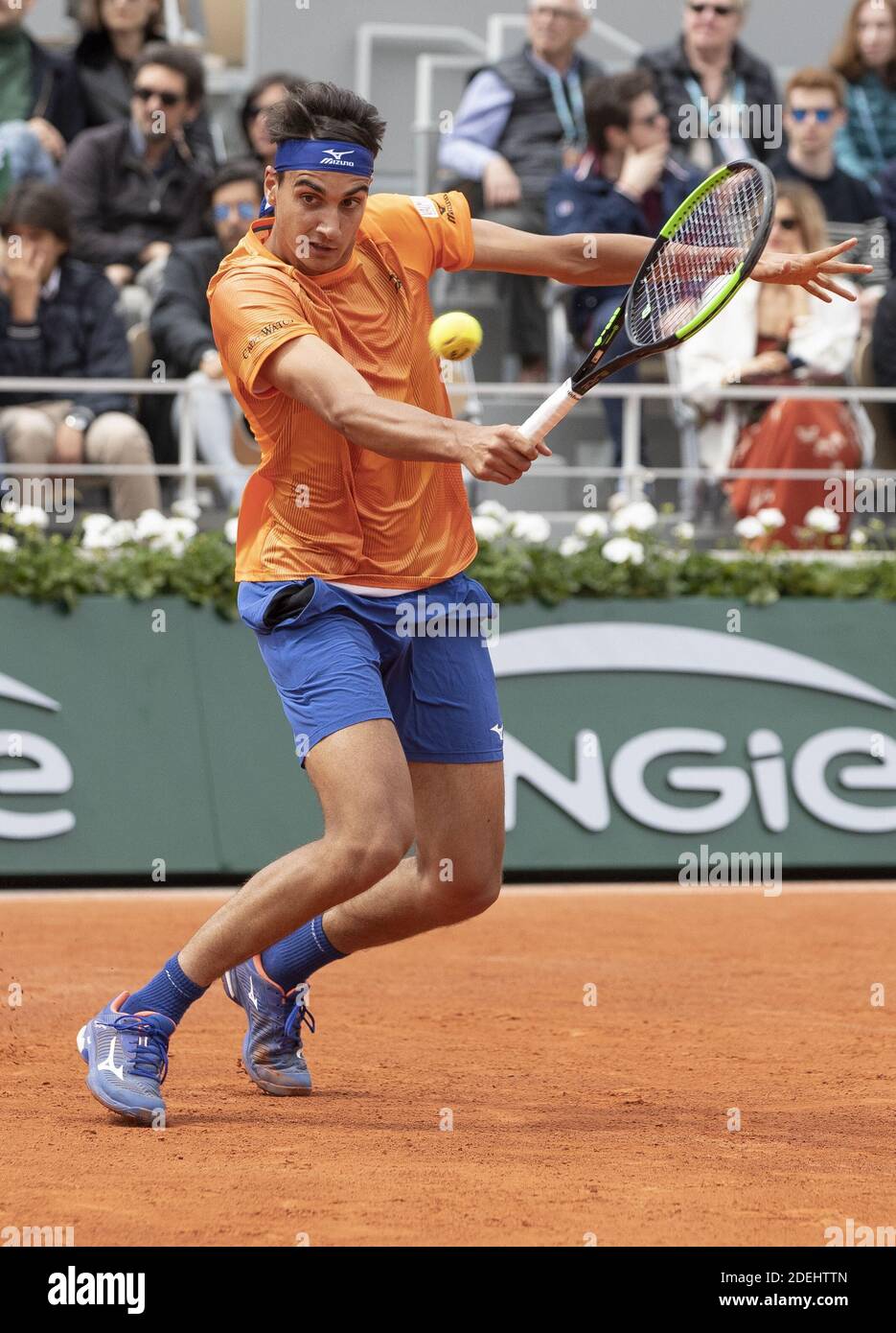 Lorenzo Sonego d'Italie en action lors de son match de première partie des  hommes pendant le premier jour du tournoi de tennis ouvert français 2019 à Roland  Garros le 26 mai 2019