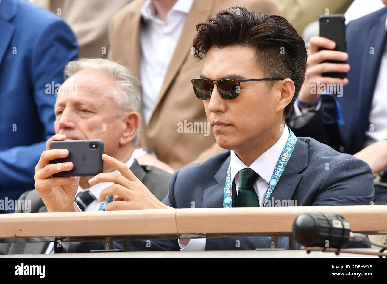 L'acteur Chenese Jin Dong participe à l'Open de France 2019, premier jour  de Roland Garros, le 26 mai 2019 à Paris, France. Photo de Laurent Zabulon  / ABACAPRESS.COM Photo Stock - Alamy
