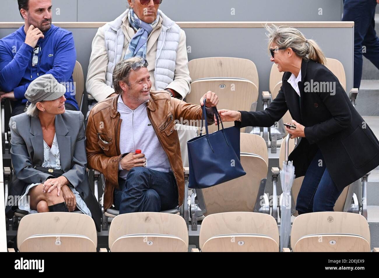 L'acteur Mads Mikkelsen et sa femme Hanne Jacobsen assistent à l'Open de tennis français 2019 - jour quatorze à Roland Garros le 8 juin 2019 à Paris, France. Photo de Laurent Zabulon / ABACAPRESS.COM Banque D'Images