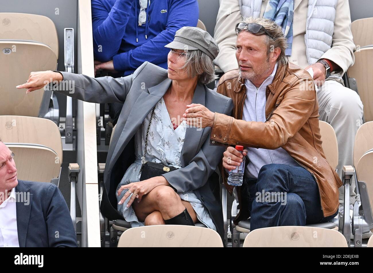 L'acteur Mads Mikkelsen et sa femme Hanne Jacobsen assistent à l'Open de tennis français 2019 - jour quatorze à Roland Garros le 8 juin 2019 à Paris, France. Photo de Laurent Zabulon / ABACAPRESS.COM Banque D'Images