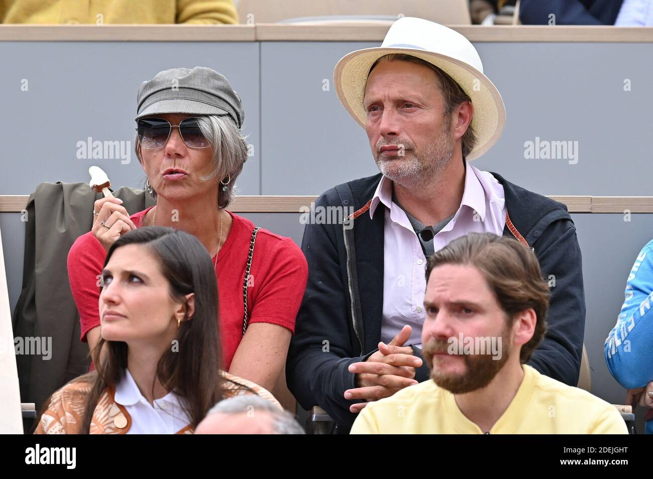 L'acteur Mads Mikkelsen et sa femme Hanne Jacobsen assistent à l'Open de tennis français 2019 - jour quinze à Roland Garros le 9 juin 2019 à Paris, France. Photo de Laurent Zabulon / ABACAPRESS.COM Banque D'Images
