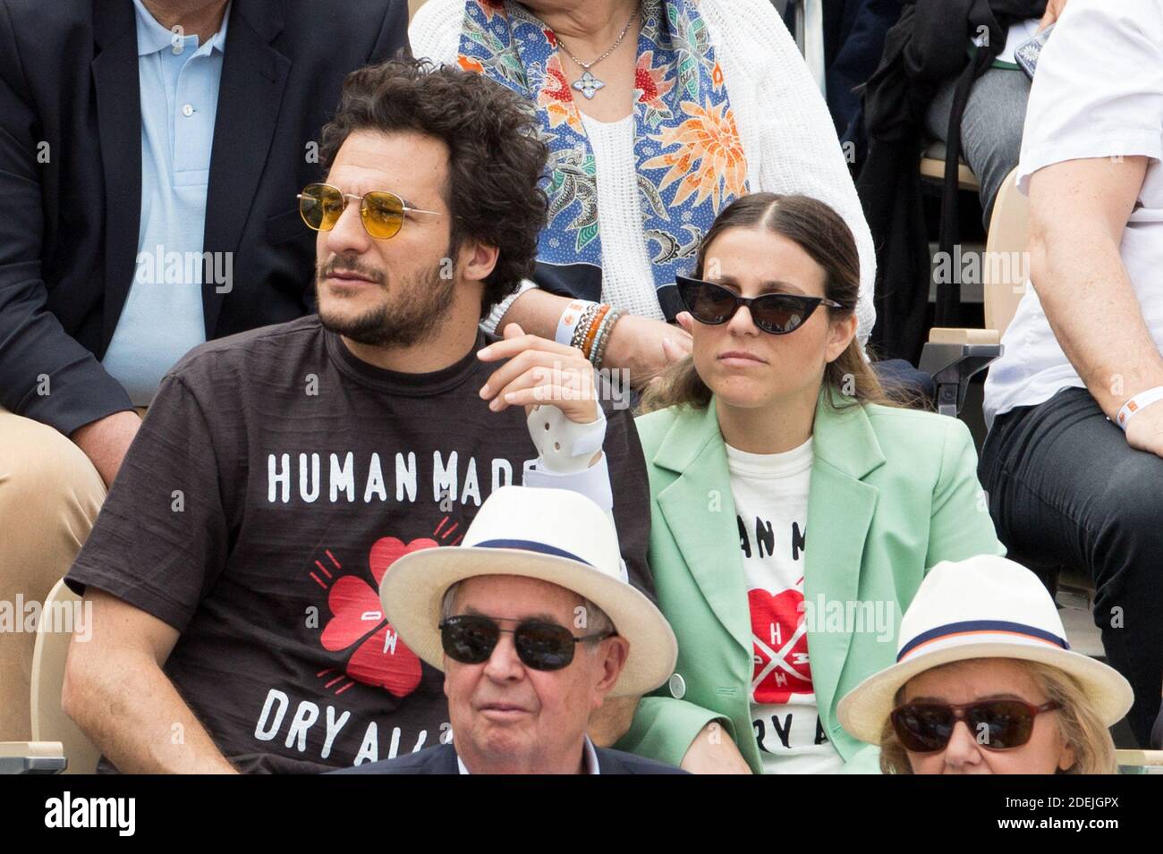 Amir Haddad et sa femme Lital se sont debout lors de l'Open de tennis français à l'arène Roland-Garros le 09 juin 2019 à Paris, France. Photo de Nasser Berzane/ABACAPRESS.COM Banque D'Images