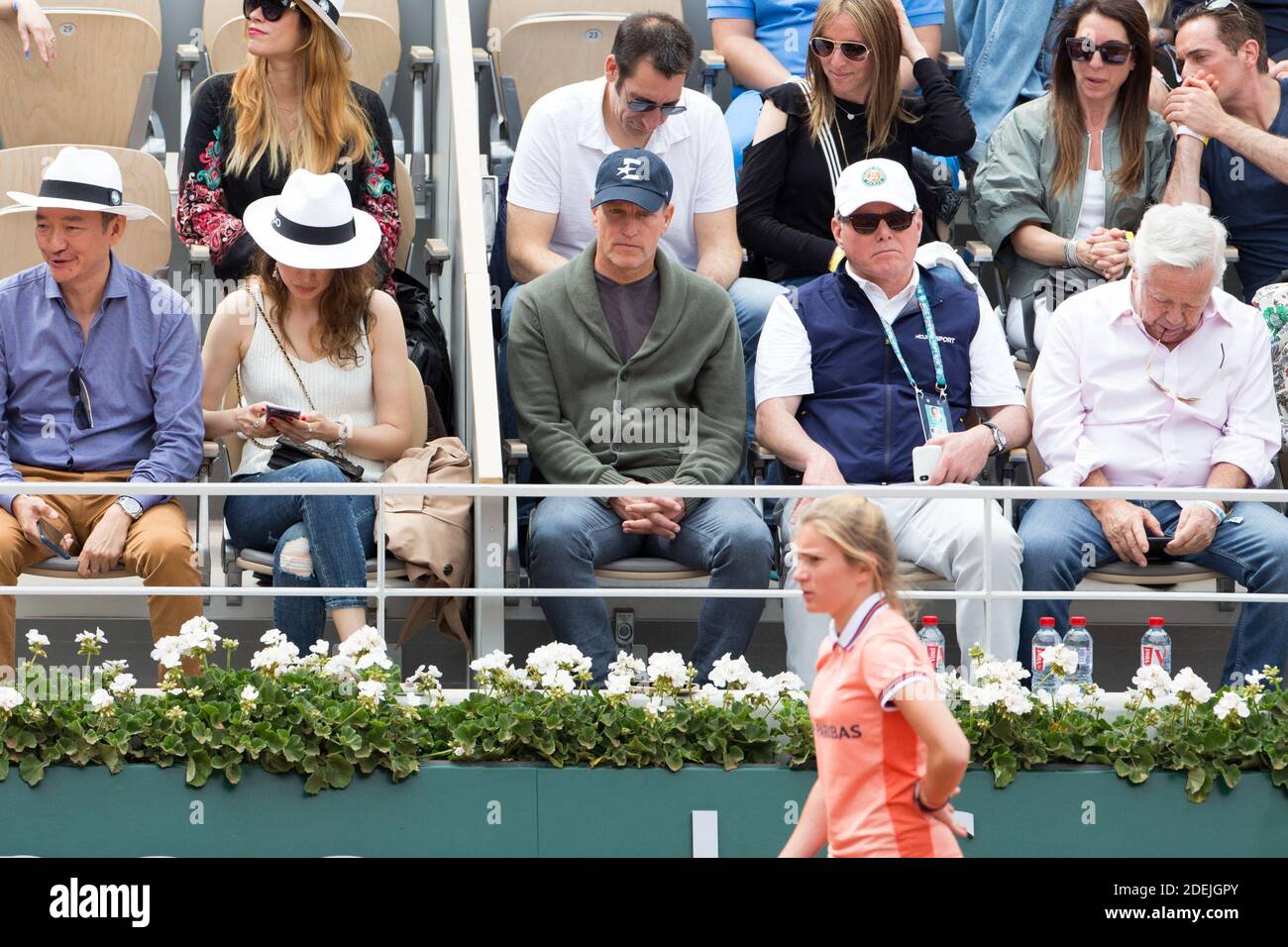 Woody Harrelson dans des stands pendant l'Open de tennis français à l'arène Roland-Garros le 09 juin 2019 à Paris, France. Photo de Nasser Berzane/ABACAPRESS.COM Banque D'Images