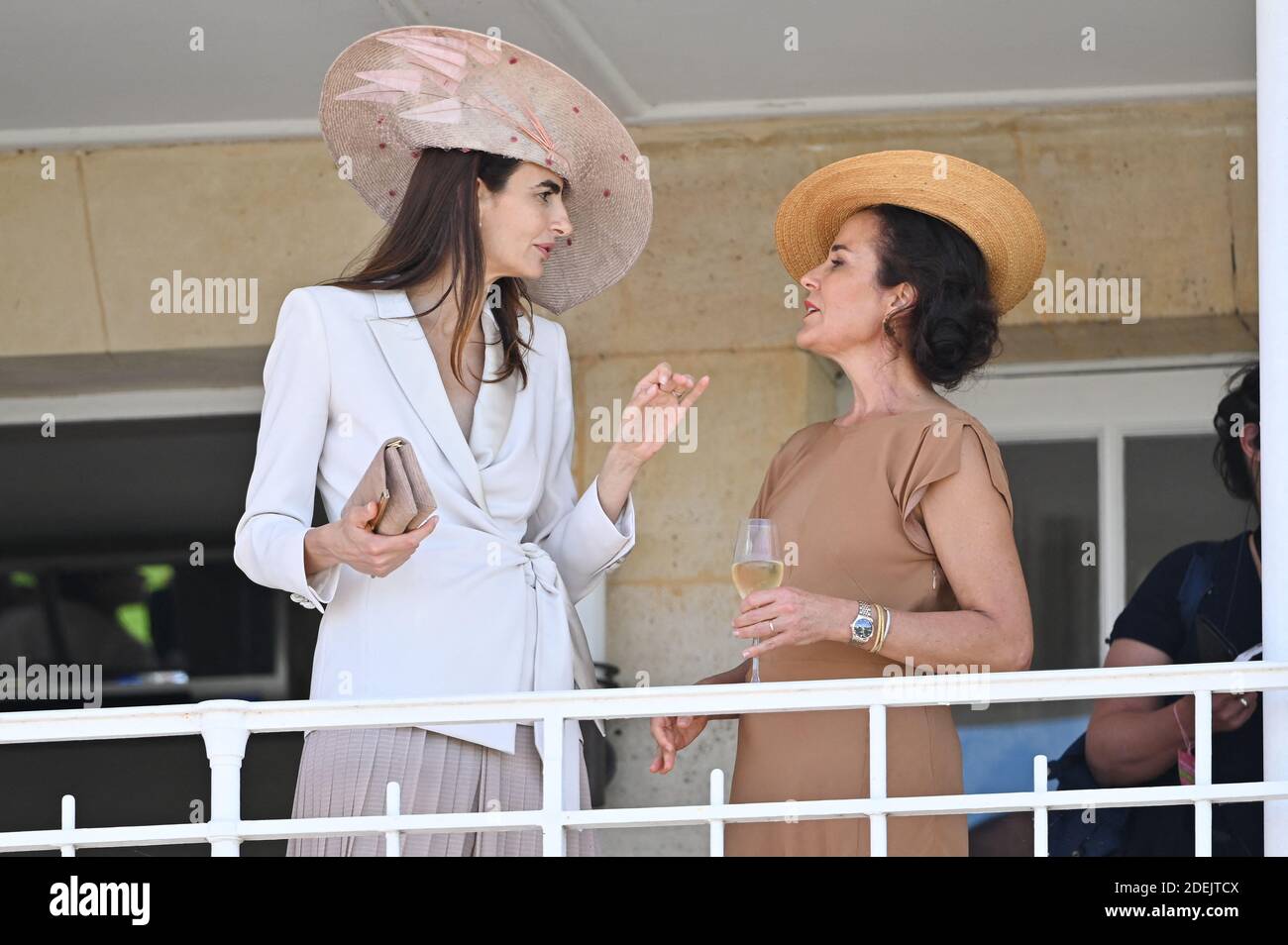 Irene Salvador et Rebecca Rigg assistent au Prix de Diane 2019 à l'hippodrome de Chantilly le 16 juin 2019 à Chantilly, en France. Photo de Laurent Zabulon / ABACAPRESS.COM Banque D'Images