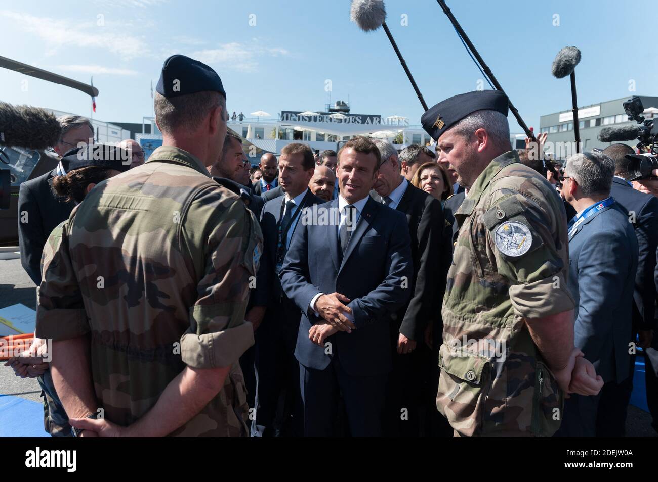 Emmanuel Macron assiste au 53e salon international de l'air de Paris à l'aéroport du Bourget près de Paris, France, le 17 juin 2019. Photo de Jacques Witt/Pool/ABACAPRESS.COM photo de Jacques Witt/Pool/ABACAPRESS.COM Banque D'Images