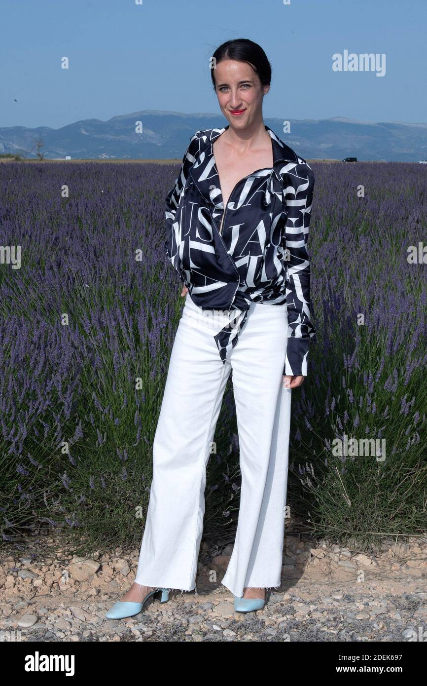 Agnes Hurstel assister au spectacle Jacquemus Printemps ete 2020 a Valensole France le 24 juin 2019. Photo d Aurore Marechal ABACAPRESS.COM Photo Stock Alamy