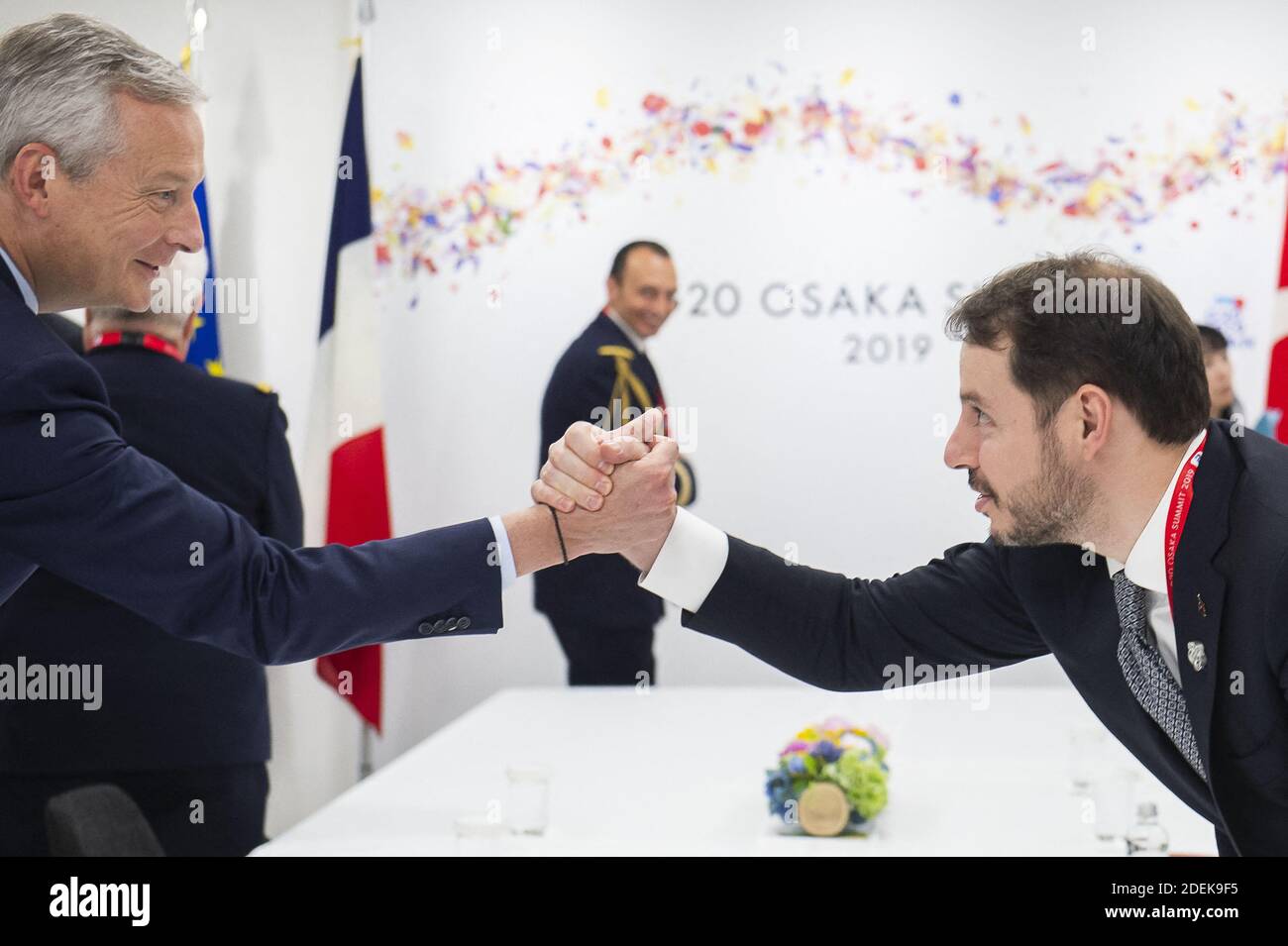 Le ministre français de l'économie, Bruno le Maire, rencontre le ministre turc des Finances et du Trésor, Berat Albayrak, lors d'une réunion bilatérale en marge du sommet du G20 à Osaka le 28 juin 2019. Photo par Eliot Blondt/ABACAPRESS.COM Banque D'Images