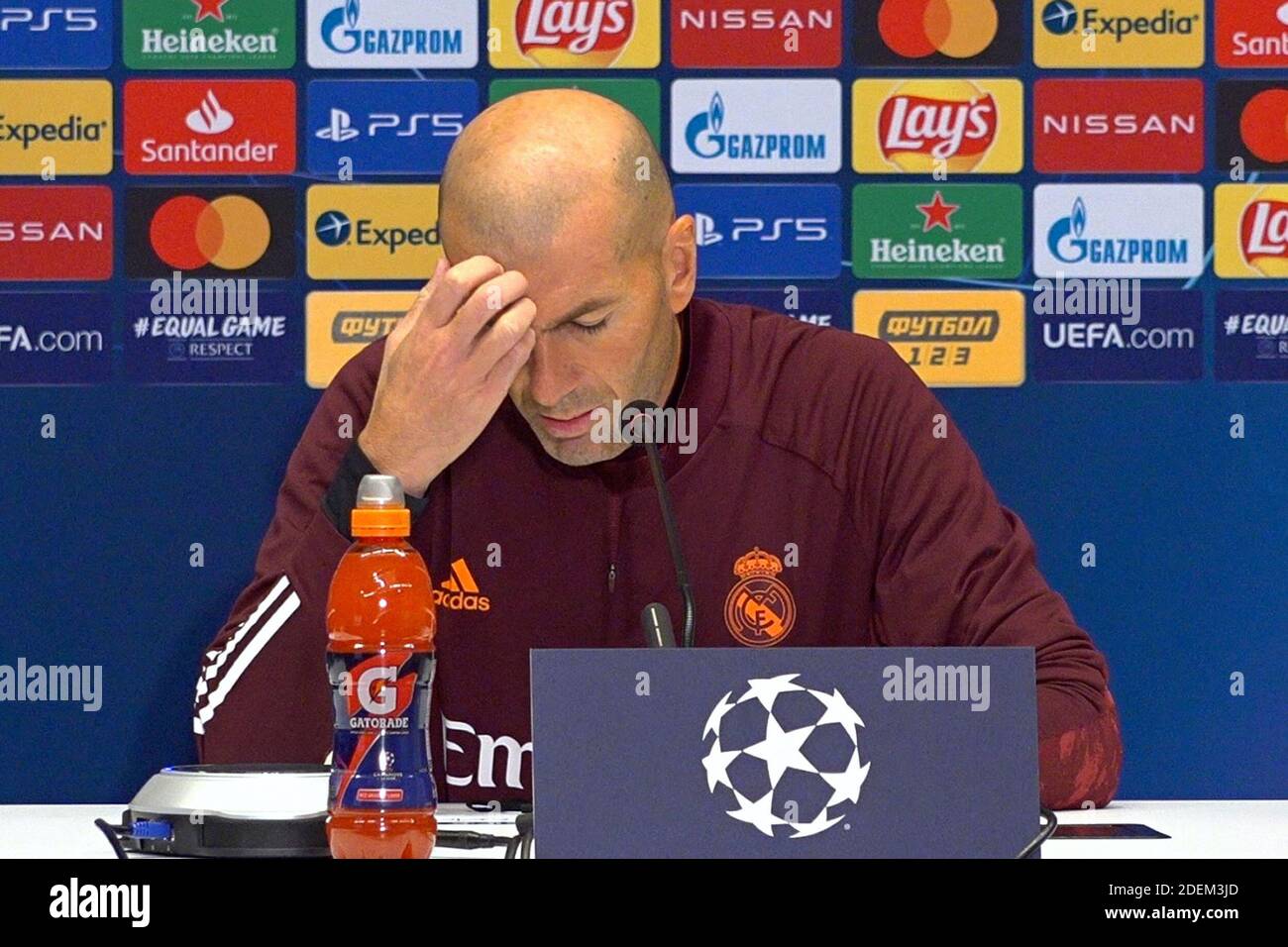 L'entraîneur en chef du Real Madrid, Zinedine Zidane, assiste à une  conférence de presse en prévision de la Ligue des Champions, groupe B,  match de football entre Shakhtar Donetsk et Real Madrid