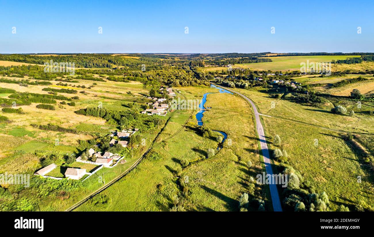 Paysage aérien de Tchernozemye russe. Village de Kosinova, région de Kursk Banque D'Images