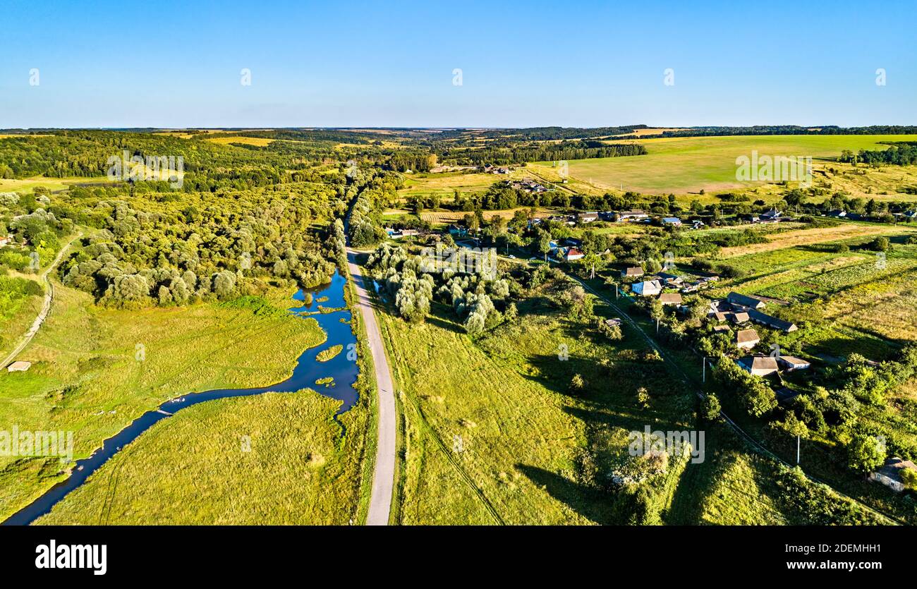 Paysage aérien de Tchernozemye russe. Village de Stoyanova, région de Kursk Banque D'Images