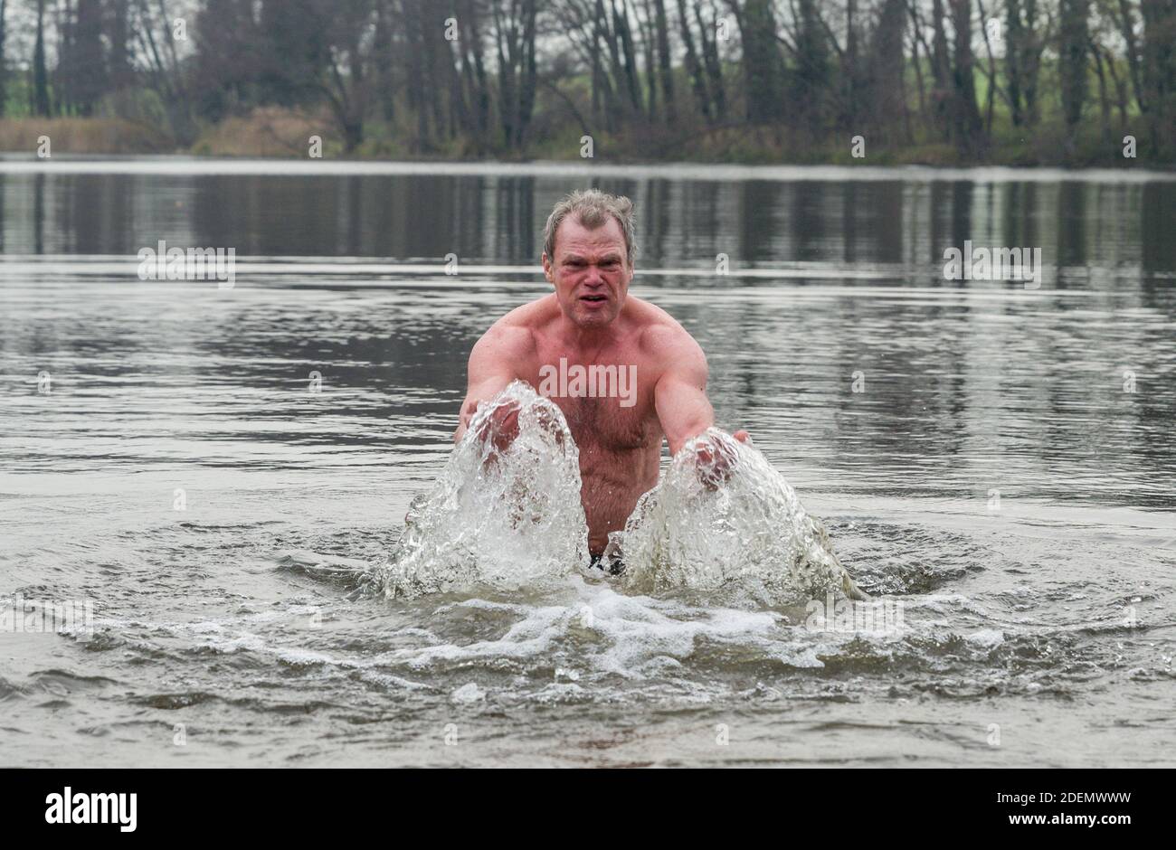Baignade Dans L Eau De Glace Apres Le Sauna Stockholm Suede Photo Stock Alamy