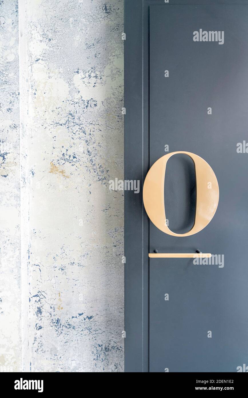 Détail de la porte d'entrée. Salon 64, Londres, Royaume-Uni. Architecte: Jak Studio, 2020. Banque D'Images