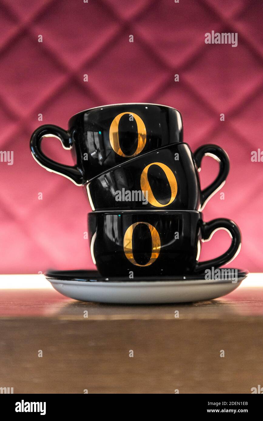 Détail tasse à thé de marque. Salon 64, Londres, Royaume-Uni. Architecte: Jak Studio, 2020. Banque D'Images