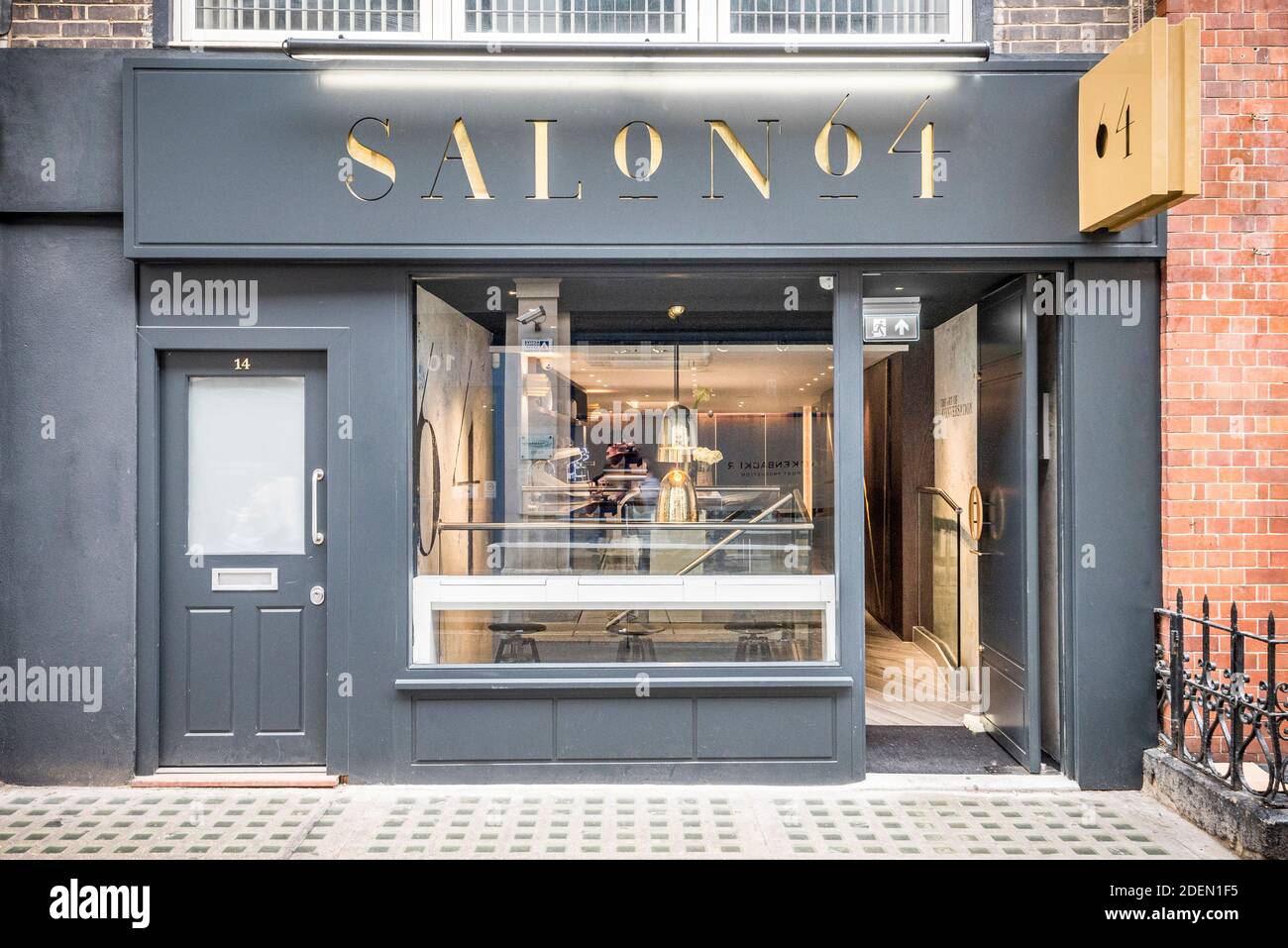 Boutique. Salon 64, Londres, Royaume-Uni. Architecte: Jak Studio, 2020. Banque D'Images
