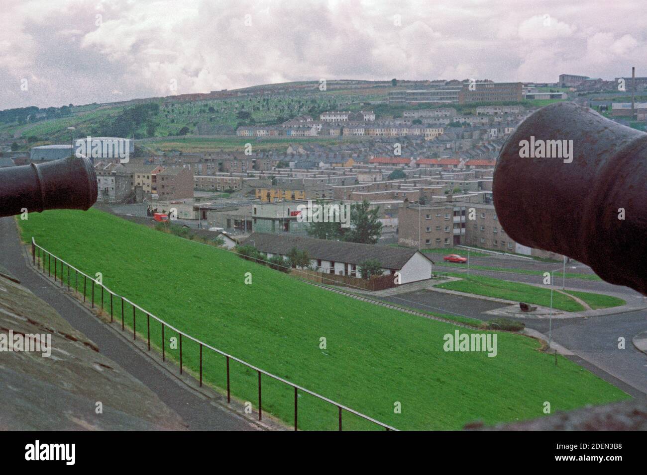 Région de Bogside depuis les remparts de la ville, août 1986, Londonderry, Irlande du Nord Banque D'Images