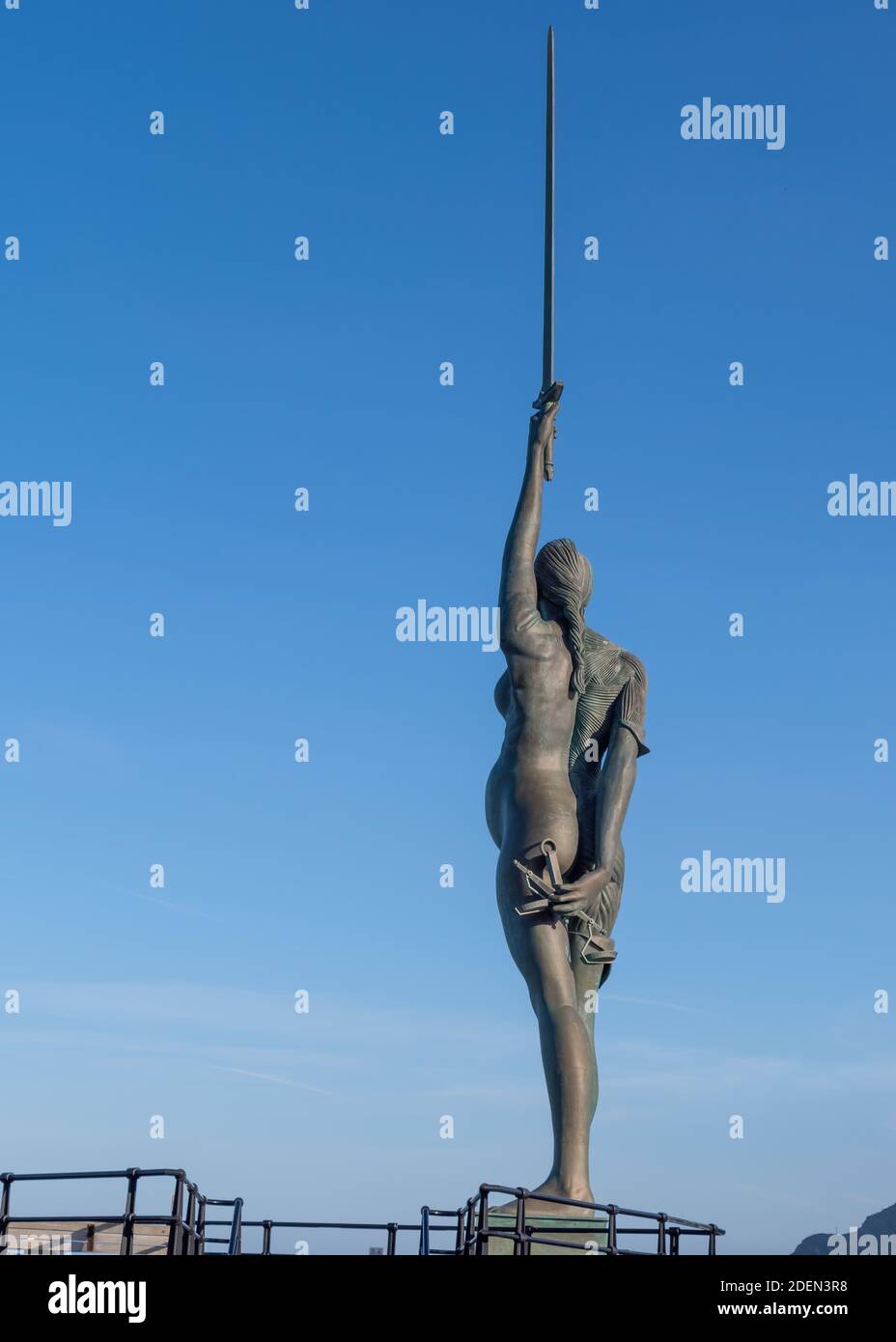 ILFRACOMBE, DEVON, Royaume-Uni - NOVEMBRE 29 2020 : vue de la Verité de Damien Hirst au port d'Ilfracombe à Devon, Angleterre. Banque D'Images