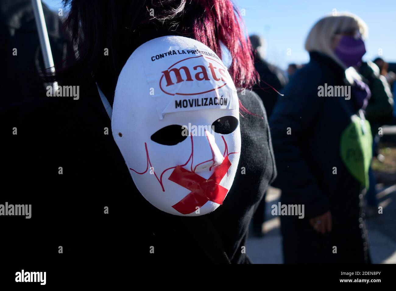 Valdebebas, Espagne. 01 décembre 2020 : manifestation contre l'ouverture d'un nouvel hôpital pandémique à l'hôpital Enfermera Isabel Zendal le 01 décembre 2020 à Valdebebas, Espagne. Crédit : May Robledo/Alfa Images/Alay Live News Banque D'Images