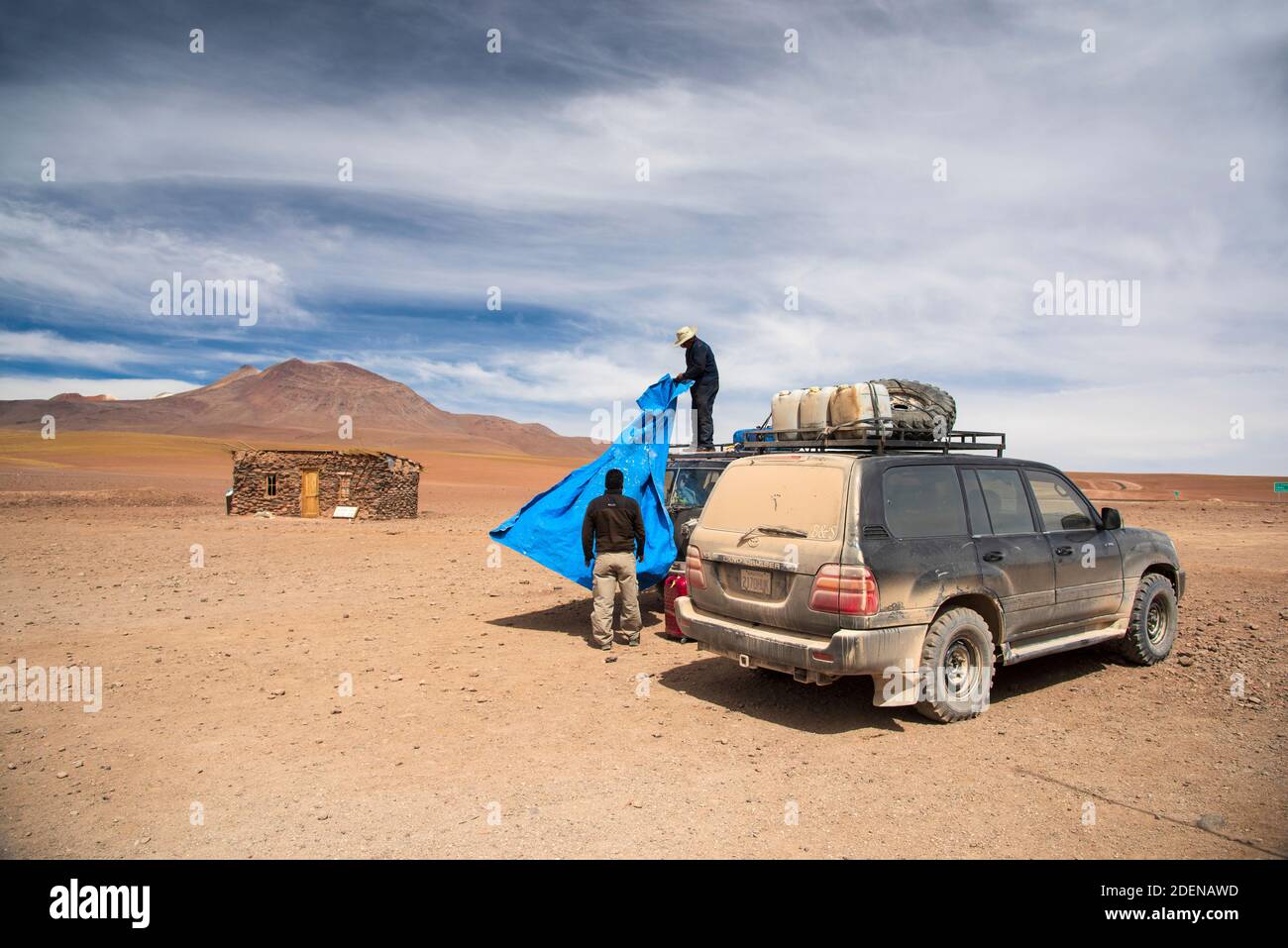 Amérique du Sud, Andes, Altiplano, Bolivie, Toyota Land Cruiser à la frontière avec le Chili Banque D'Images