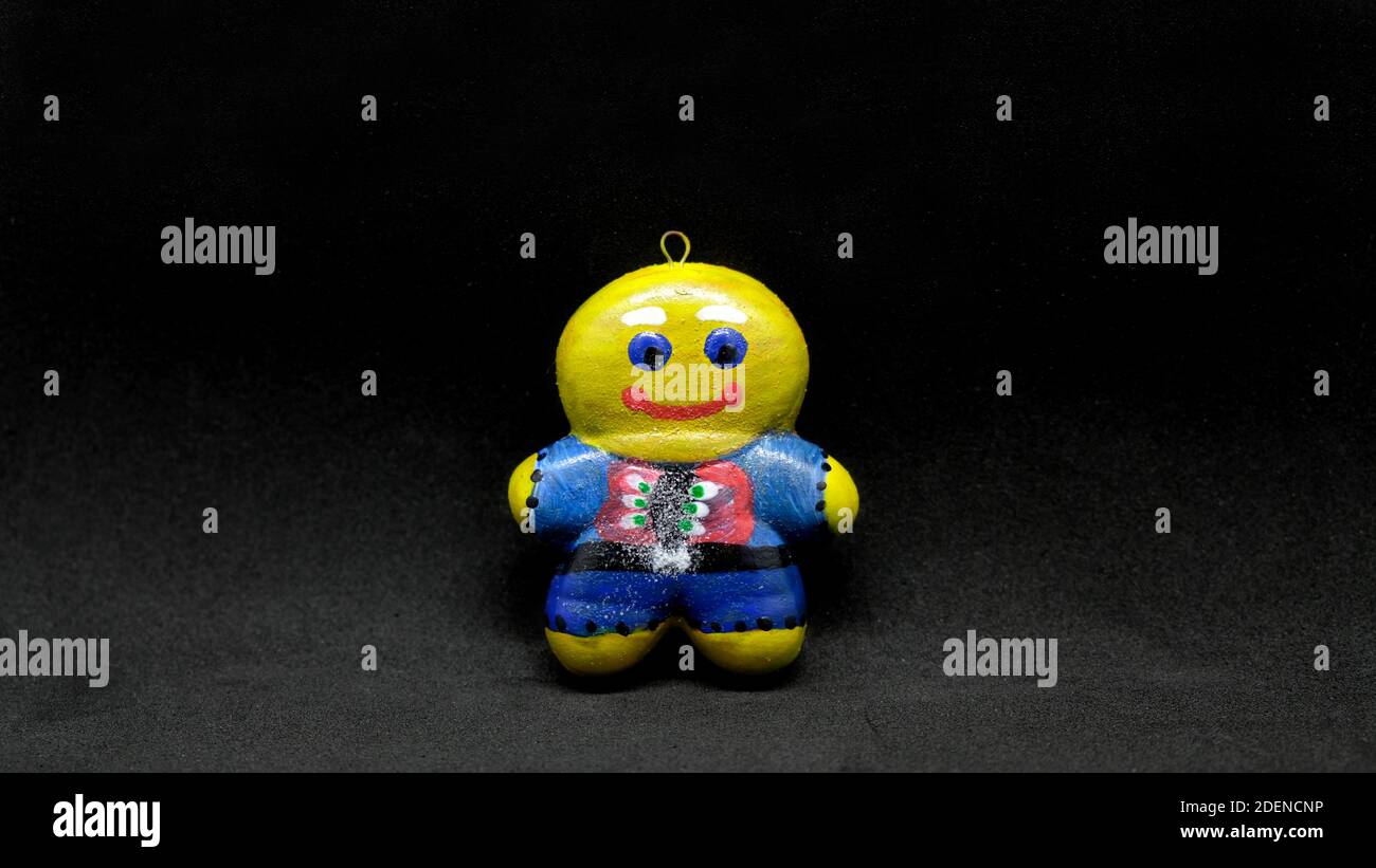 Cookie de Noël en gypse sur fond noir Banque D'Images