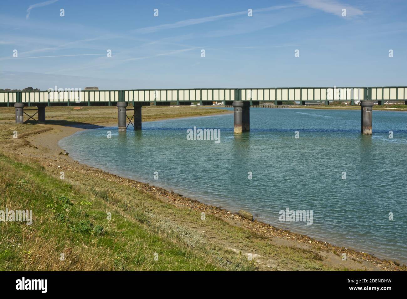 Pont ferroviaire traversant la rivière Adur à Shoreham, West Sussex, Angleterre Banque D'Images