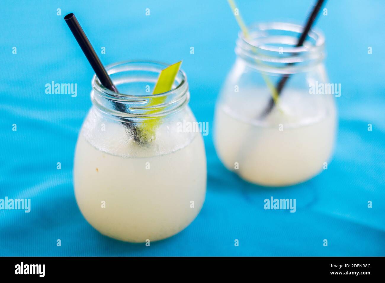 Verres de jus de soursop dans un restaurant local à Baler, Philippines Banque D'Images