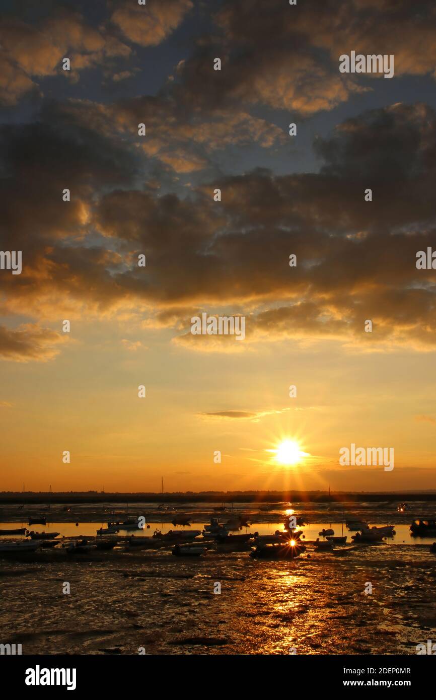 Plage de Mersea au coucher du soleil Banque D'Images
