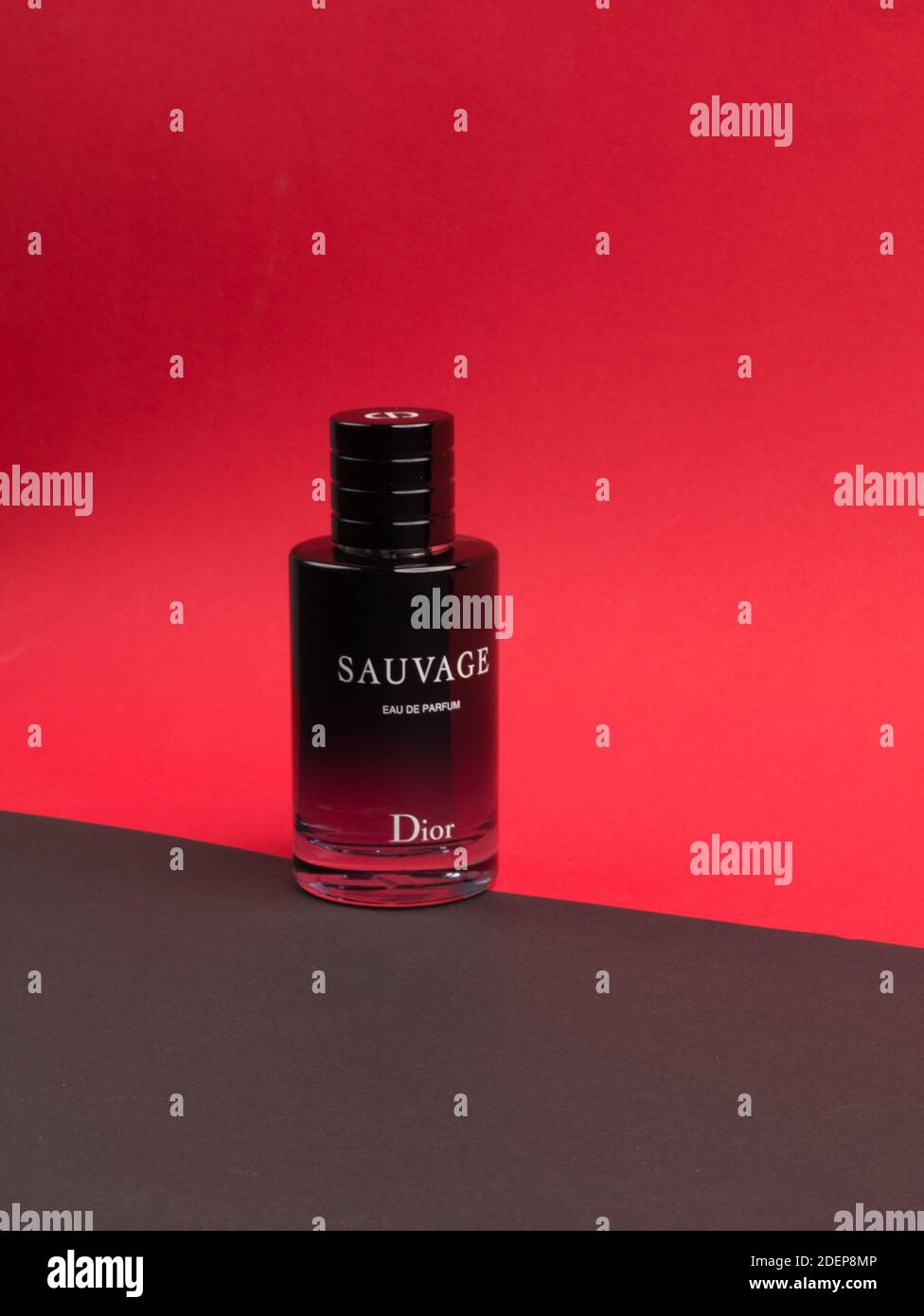 SAUGE Parfum par Dior. Après-rasage parfum pour hommes par Maison de la  mode française Christian Dior. États-Unis, décembre 2020. Photo verticale  Photo Stock - Alamy