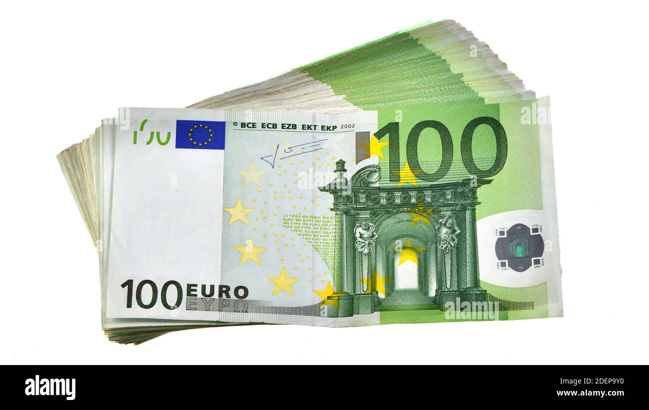 Un Tas De 10 000 Euros 1000 En Un Cent Billets De 100 Euros Isoles Sur Fond Blanc Photo Stock Alamy